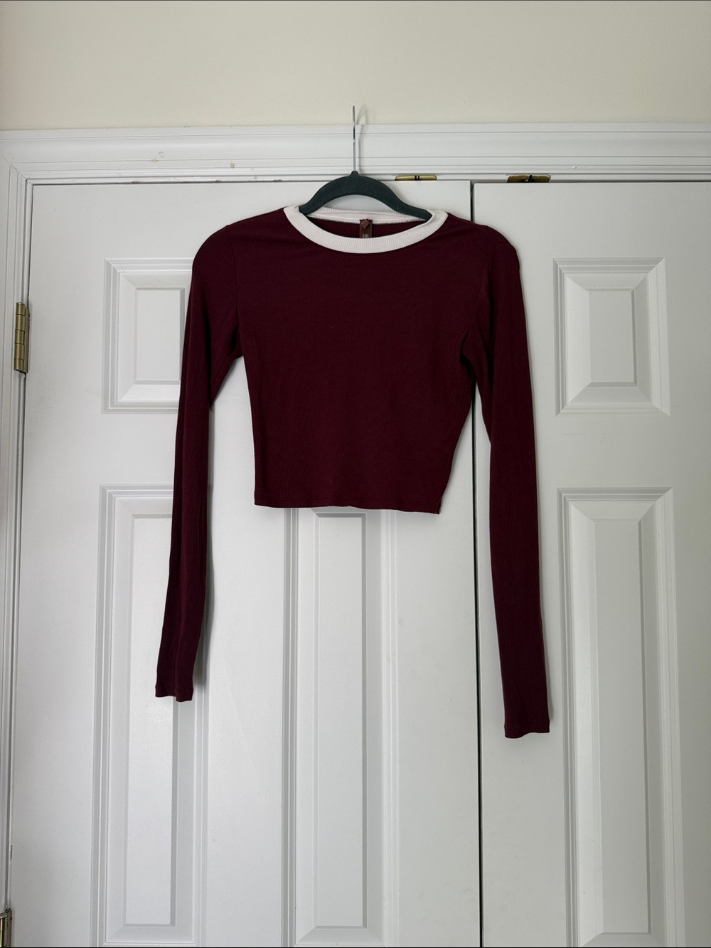 Skims Long-Sleeve Cropped Ringer Top in Burgundy with Ivory Trim Size S